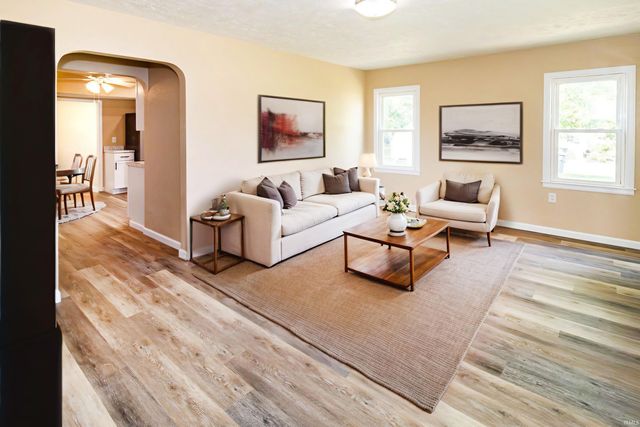 2500 Colonial Garden Road, Evansville, IN 47715