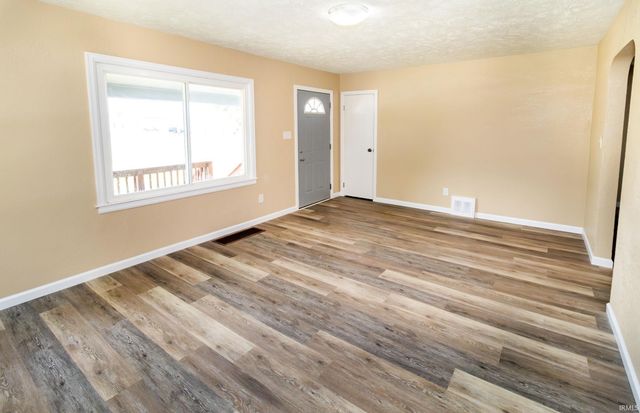 2500 Colonial Garden Road, Evansville, IN 47715