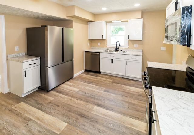 2500 Colonial Garden Road, Evansville, IN 47715