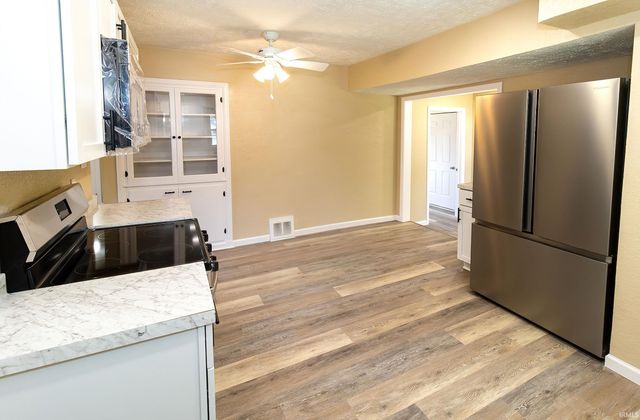 2500 Colonial Garden Road, Evansville, IN 47715