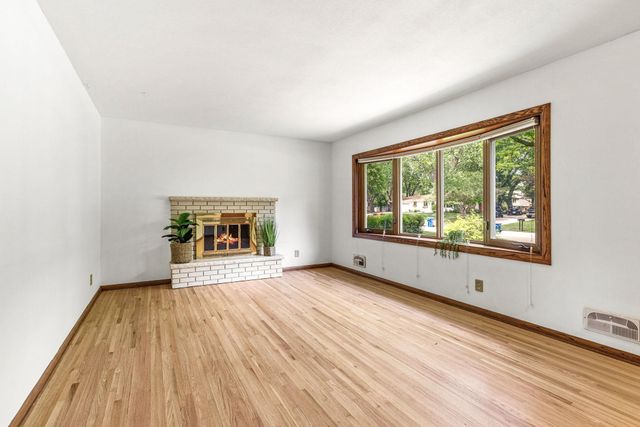 1760 Garland Lane N, Plymouth, MN 55447