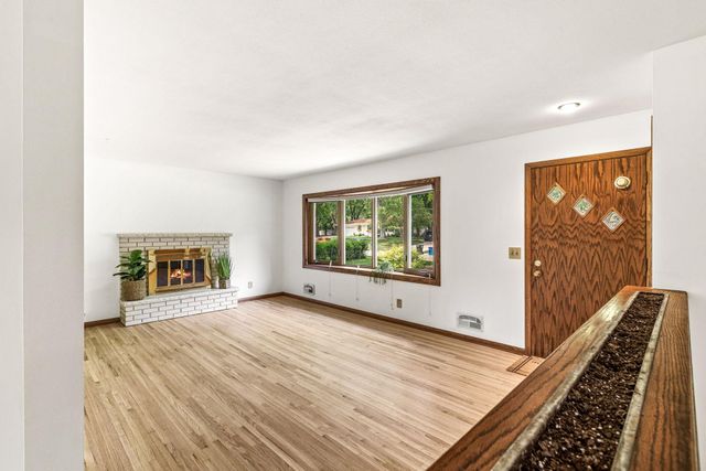 1760 Garland Lane N, Plymouth, MN 55447