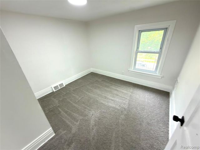 114 Pine Street, River Rouge, MI 48218