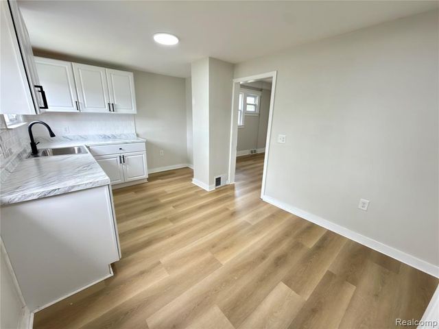 114 Pine Street, River Rouge, MI 48218