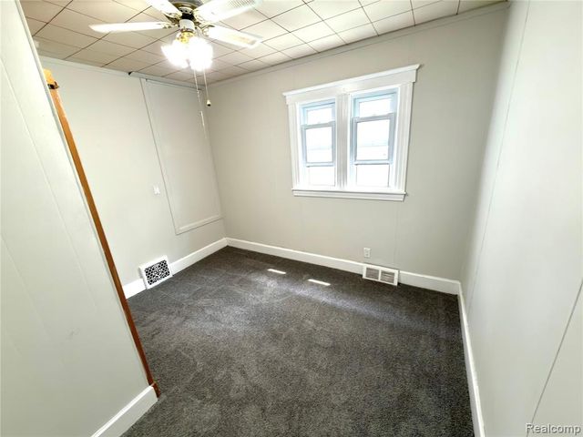 114 Pine Street, River Rouge, MI 48218