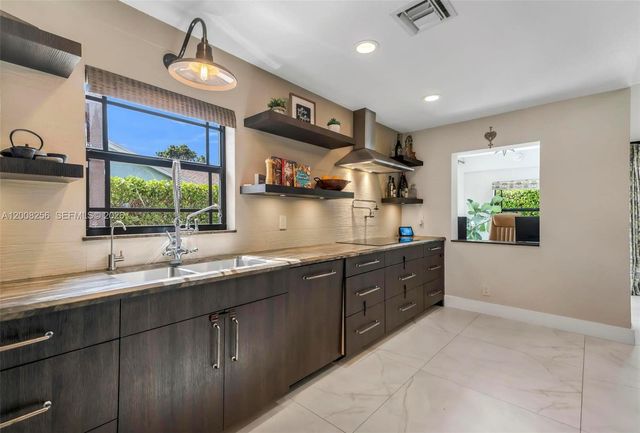 235 SE 9th St, Dania Beach, FL 33004