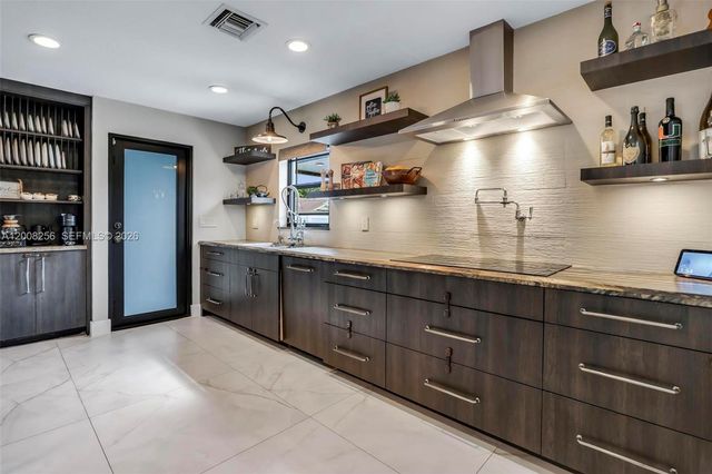 235 SE 9th St, Dania Beach, FL 33004