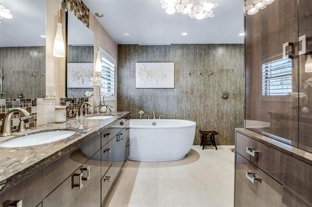 235 SE 9th St, Dania Beach, FL 33004