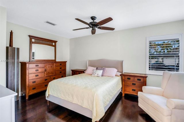 235 SE 9th St, Dania Beach, FL 33004