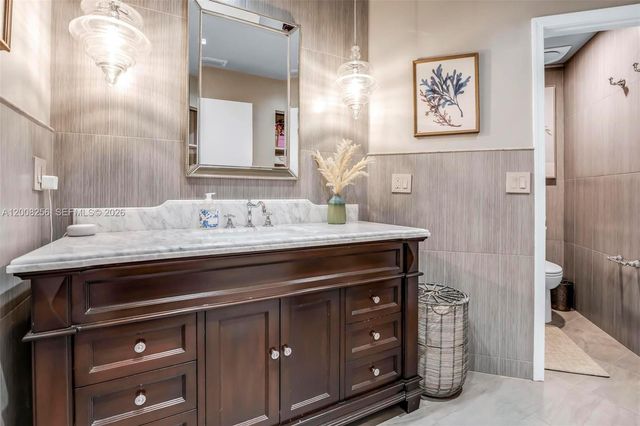 235 SE 9th St, Dania Beach, FL 33004