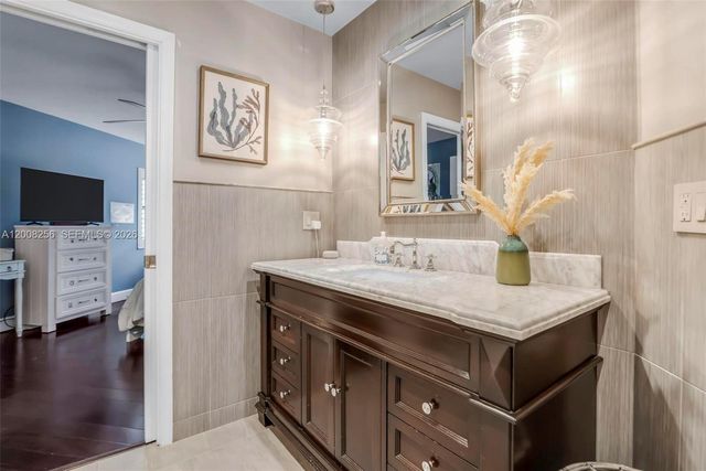 235 SE 9th St, Dania Beach, FL 33004