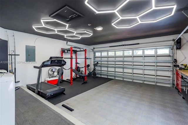 235 SE 9th St, Dania Beach, FL 33004