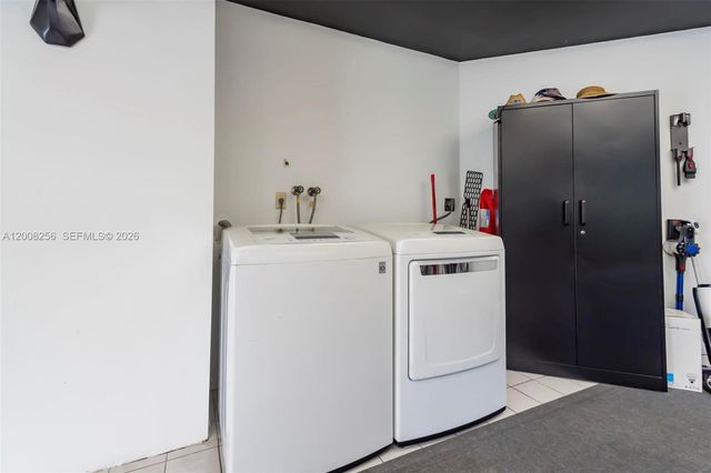 235 SE 9th St, Dania Beach, FL 33004