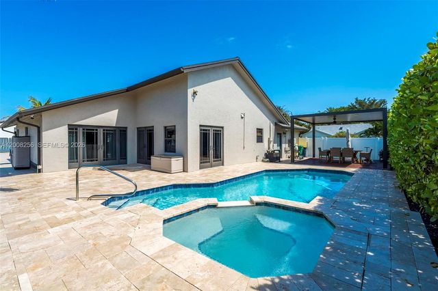 235 SE 9th St, Dania Beach, FL 33004