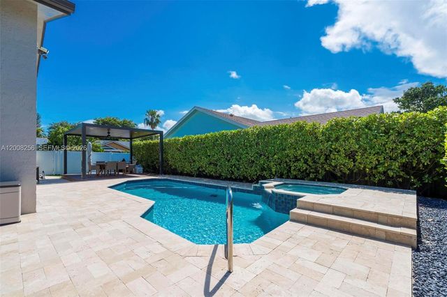 235 SE 9th St, Dania Beach, FL 33004