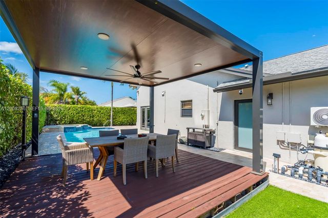 235 SE 9th St, Dania Beach, FL 33004