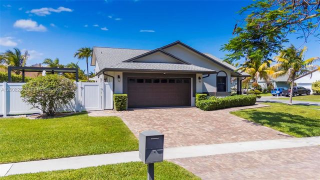 235 SE 9th St, Dania Beach, FL 33004
