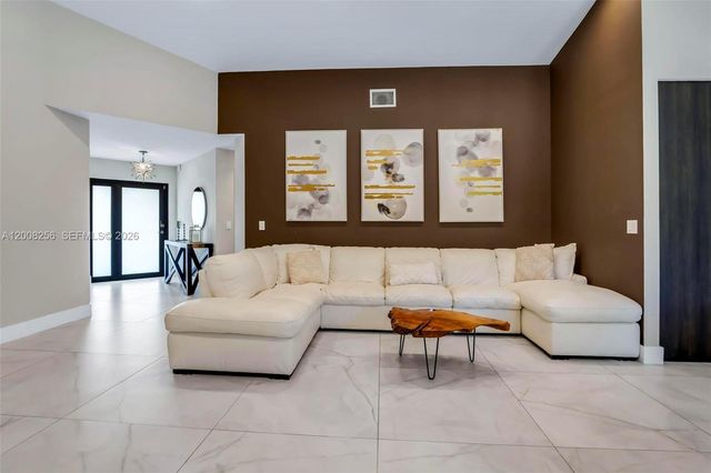 235 SE 9th St, Dania Beach, FL 33004