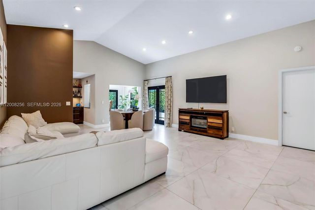 235 SE 9th St, Dania Beach, FL 33004