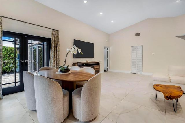 235 SE 9th St, Dania Beach, FL 33004