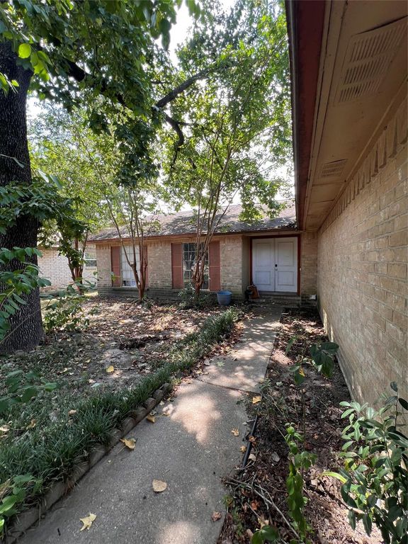 5222 Moonshadows Drive, Humble, TX 77346