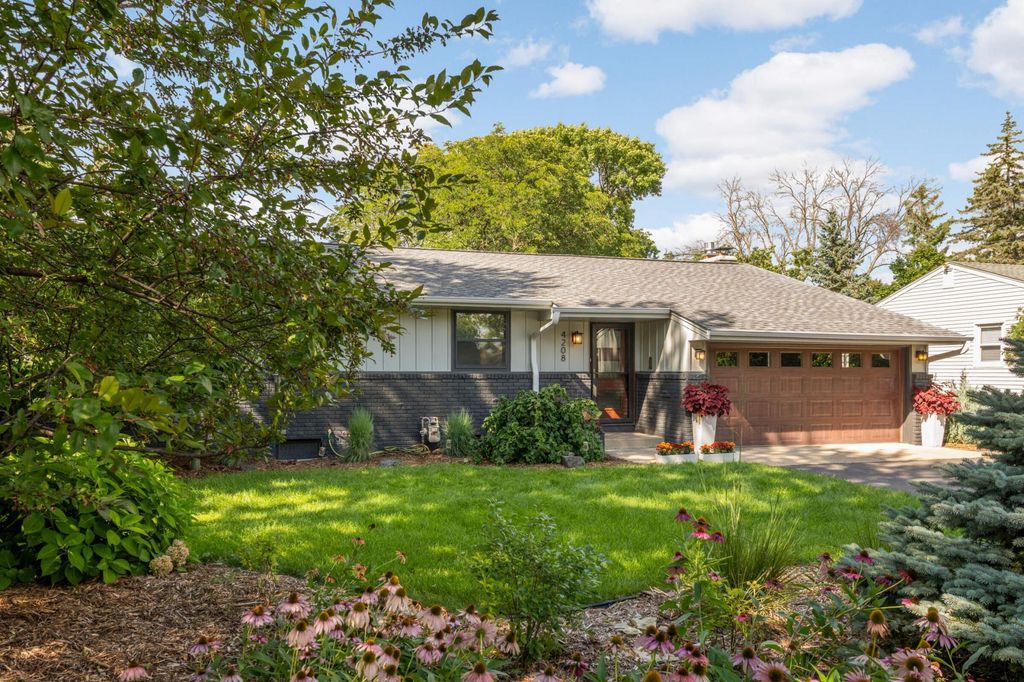 4208 W 70th Street, Edina, MN 55435