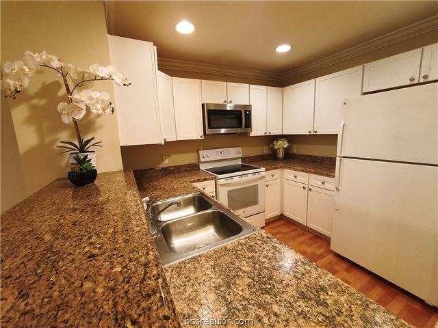 1725 Harvey Mitchell 2027, College Station, TX 77840