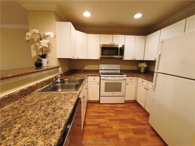 1725 Harvey Mitchell 2027, College Station, TX 77840