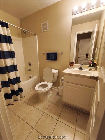 1725 Harvey Mitchell 2027, College Station, TX 77840