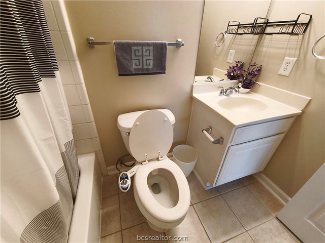 1725 Harvey Mitchell 2027, College Station, TX 77840
