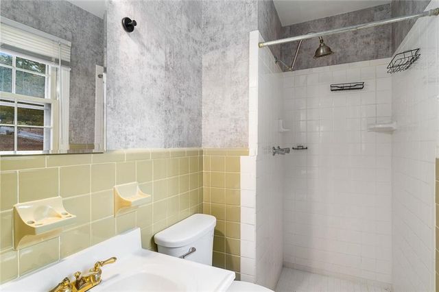 2738 Rainbow Ridge Road, Decatur, GA 30034