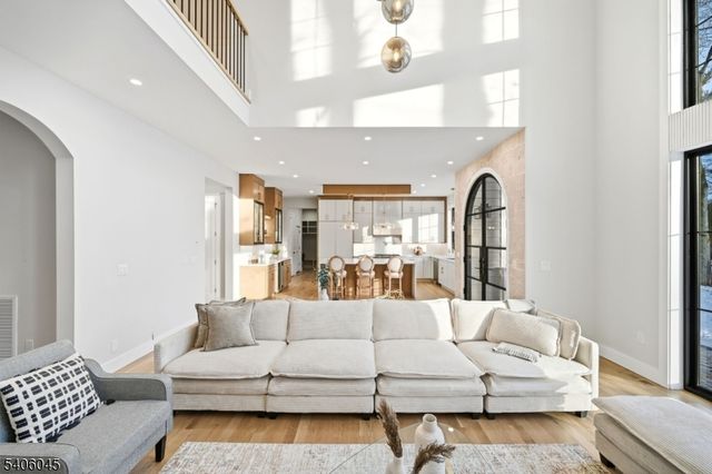 3 Parker Ct, Florham Park Boro, NJ 07932