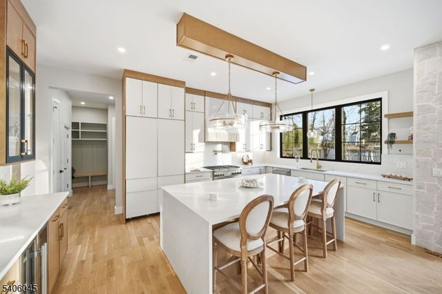 3 Parker Ct, Florham Park Boro, NJ 07932