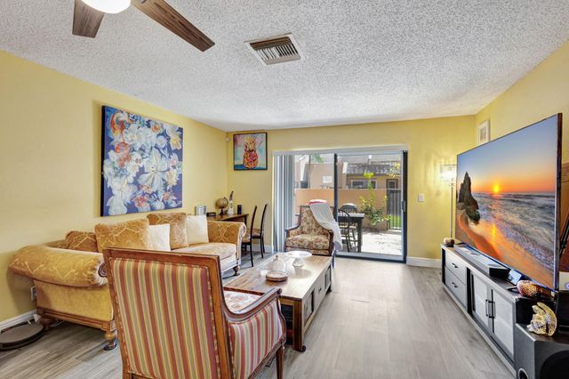 139 Sparrow Drive 4h, Royal Palm Beach, FL 33411