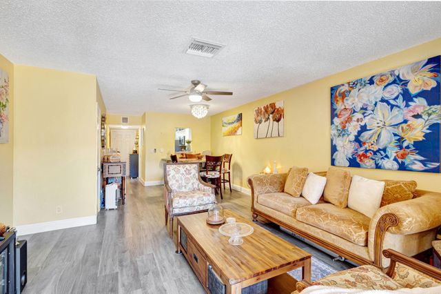 139 Sparrow Drive 4h, Royal Palm Beach, FL 33411