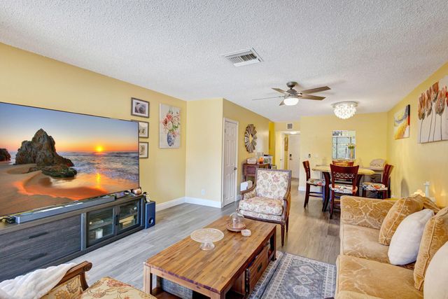 139 Sparrow Drive 4h, Royal Palm Beach, FL 33411