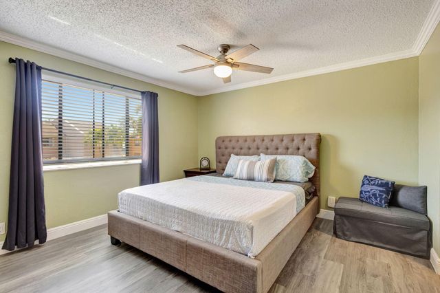 139 Sparrow Drive 4h, Royal Palm Beach, FL 33411