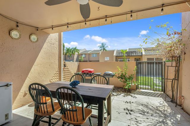 139 Sparrow Drive 4h, Royal Palm Beach, FL 33411