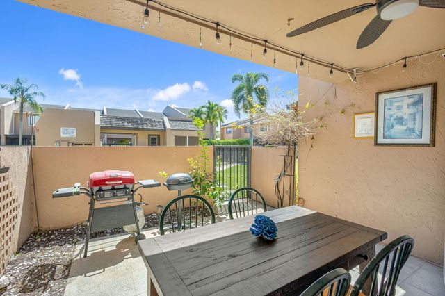 139 Sparrow Drive 4h, Royal Palm Beach, FL 33411