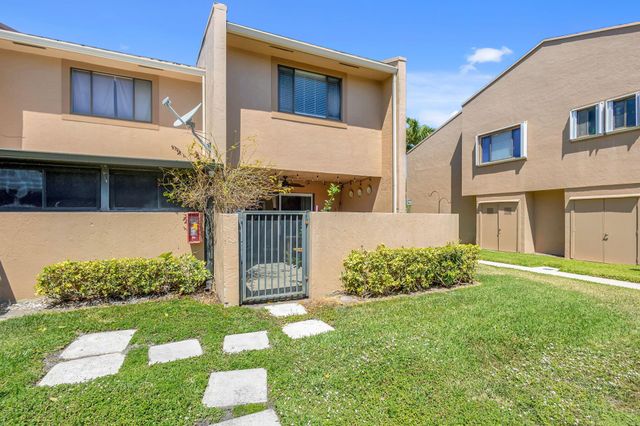 139 Sparrow Drive 4h, Royal Palm Beach, FL 33411