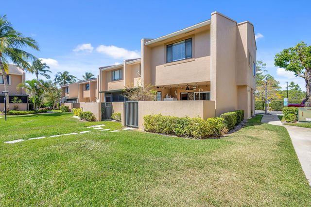 139 Sparrow Drive 4h, Royal Palm Beach, FL 33411