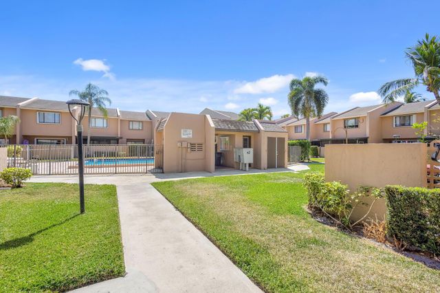 139 Sparrow Drive 4h, Royal Palm Beach, FL 33411