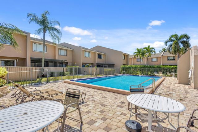139 Sparrow Drive 4h, Royal Palm Beach, FL 33411
