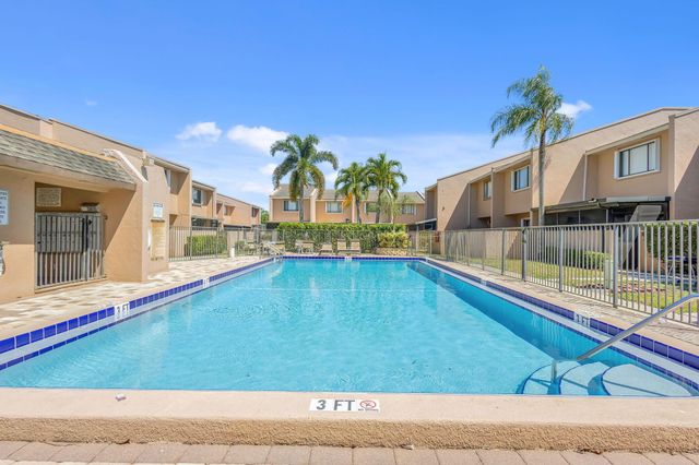 139 Sparrow Drive 4h, Royal Palm Beach, FL 33411