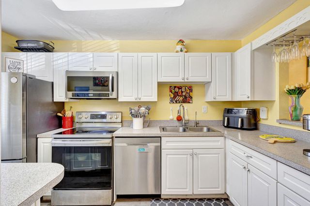 139 Sparrow Drive 4h, Royal Palm Beach, FL 33411