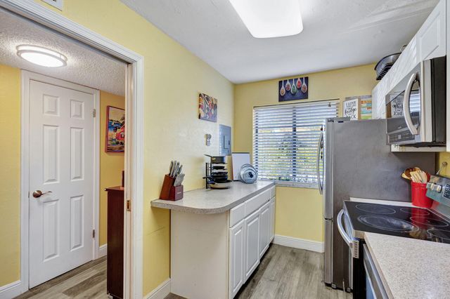 139 Sparrow Drive 4h, Royal Palm Beach, FL 33411
