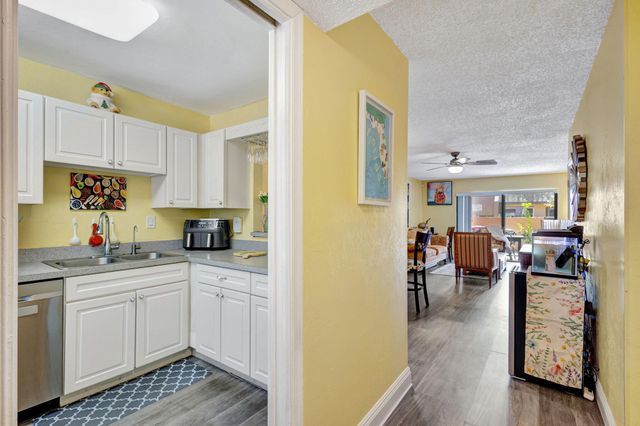 139 Sparrow Drive 4h, Royal Palm Beach, FL 33411