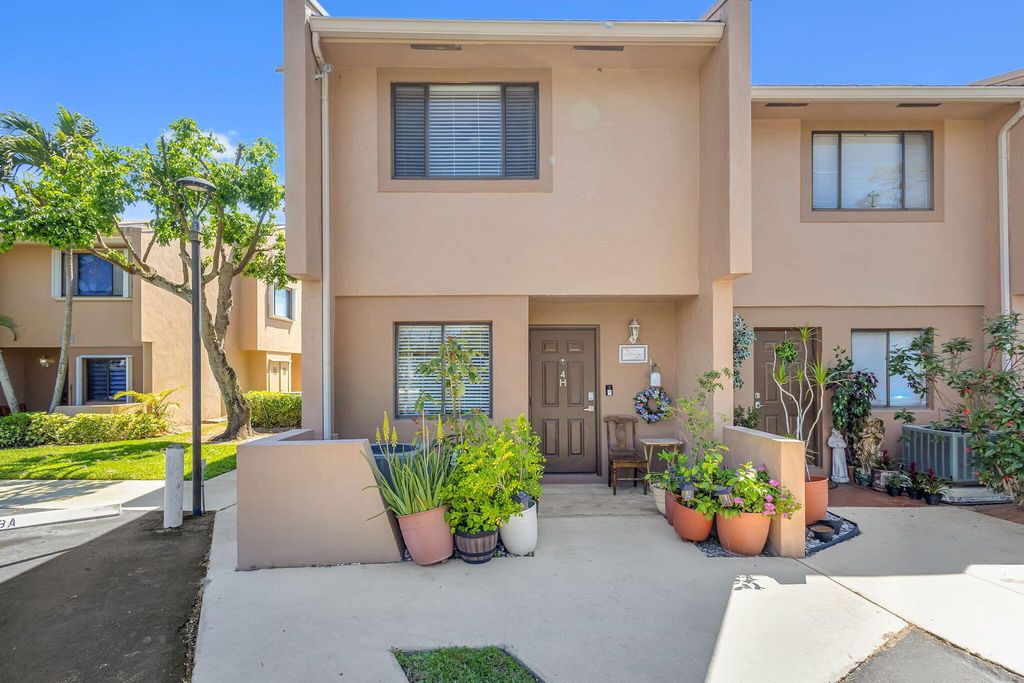 139 Sparrow Drive 4h, Royal Palm Beach, FL 33411