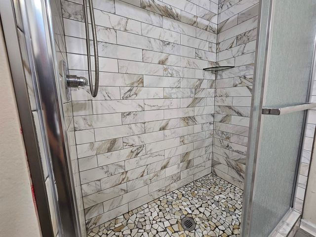 2210 STONE STREAM DR, Memphis, TN 38016