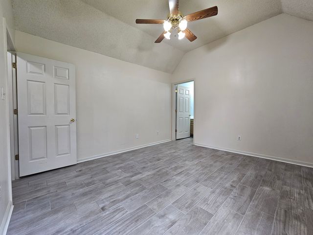 2210 STONE STREAM DR, Memphis, TN 38016